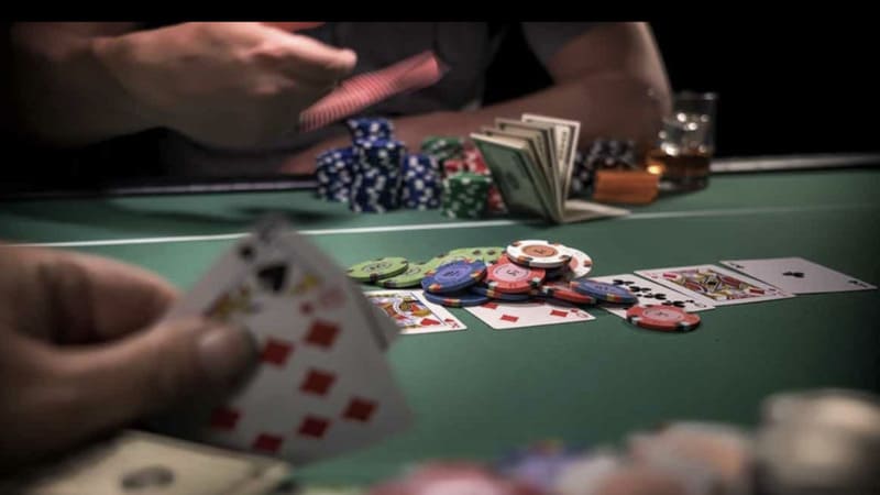 Khái quát về game Poker và tầm quan trọng của thứ tự bài